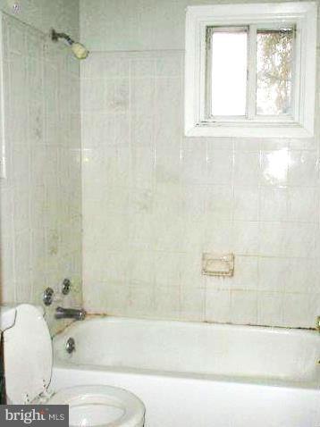 1811 Willann Road Baltimore, MD 21237 - Photo 9 of 16 Bath