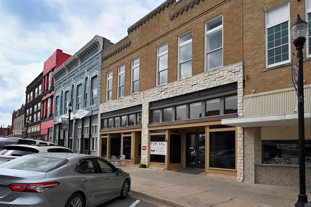 $2,000 | 507 West Main Street, Unit 202, Denison, TX 75020