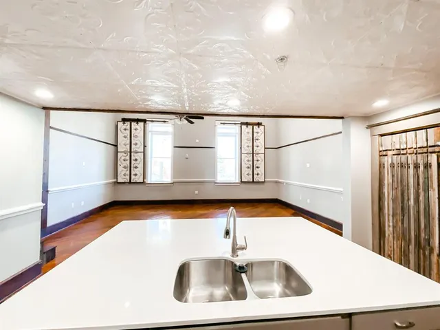 $2,000 | 507 West Main Street, Unit 202, Denison, TX 75020