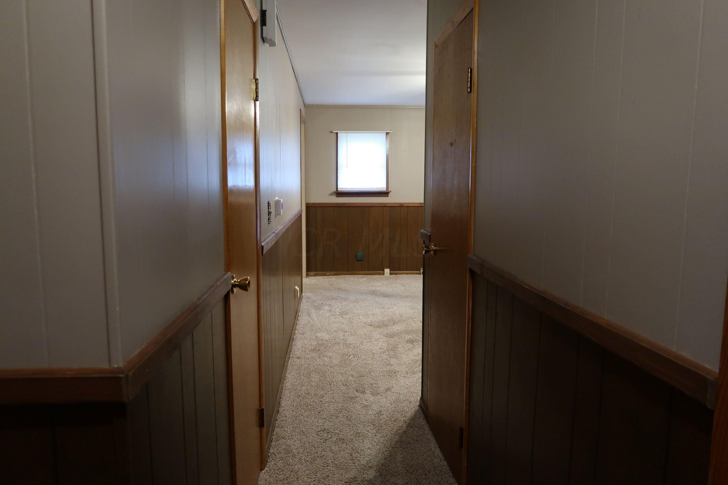 145 Fieldpoint Road Heath, OH 43056 - Photo 19 of 29 7-1 Hallway