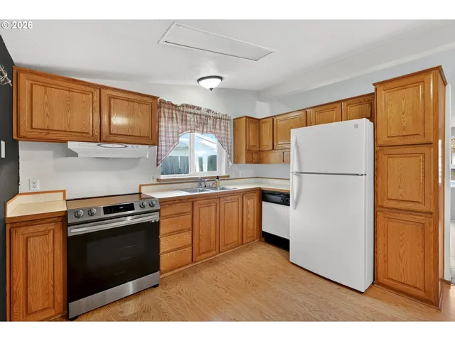 $390,000 | 1691 Southeast Cedar Creek Place, Gresham, OR 97080