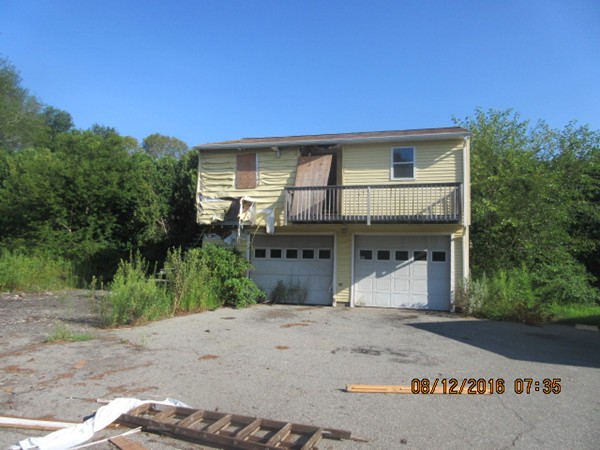 282 Old Fall River Road Swansea, MA 02777 - Photo 3 of 19 Gallery Image 3