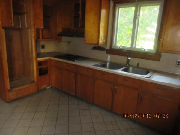 282 Old Fall River Road Swansea, MA 02777 - Photo 6 of 19 Gallery Image 6