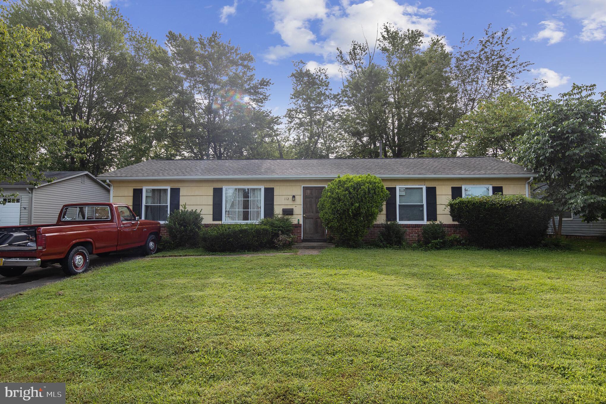 112 North Hickory Road Sterling, VA 20164 - Photo 1 of 31 Gallery Image 1