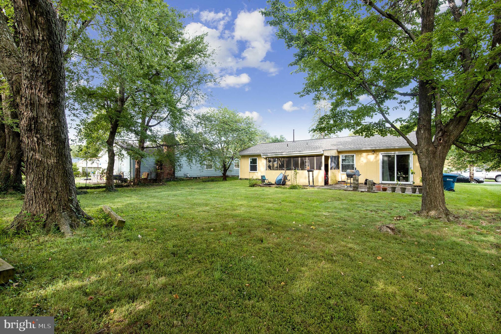 112 North Hickory Road Sterling, VA 20164 - Photo 2 of 31 Gallery Image 2