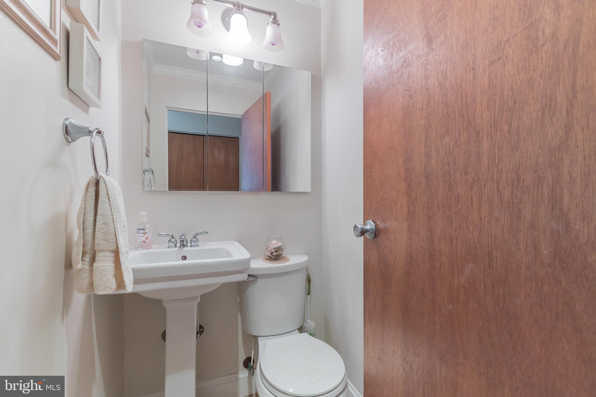 112 North Hickory Road Sterling, VA 20164 - Photo 14 of 31 Gallery Image 14