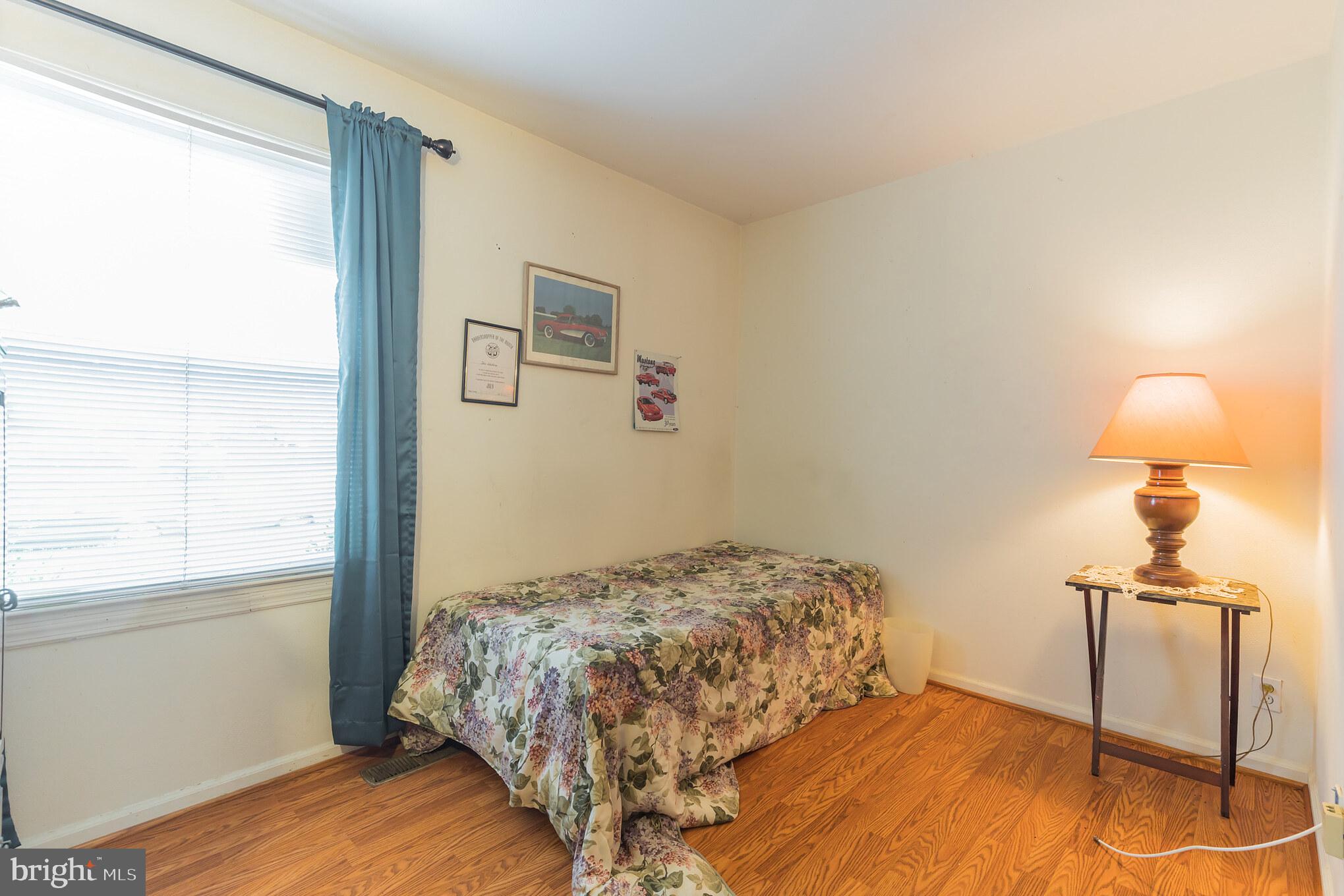 112 North Hickory Road Sterling, VA 20164 - Photo 19 of 31 Gallery Image 19