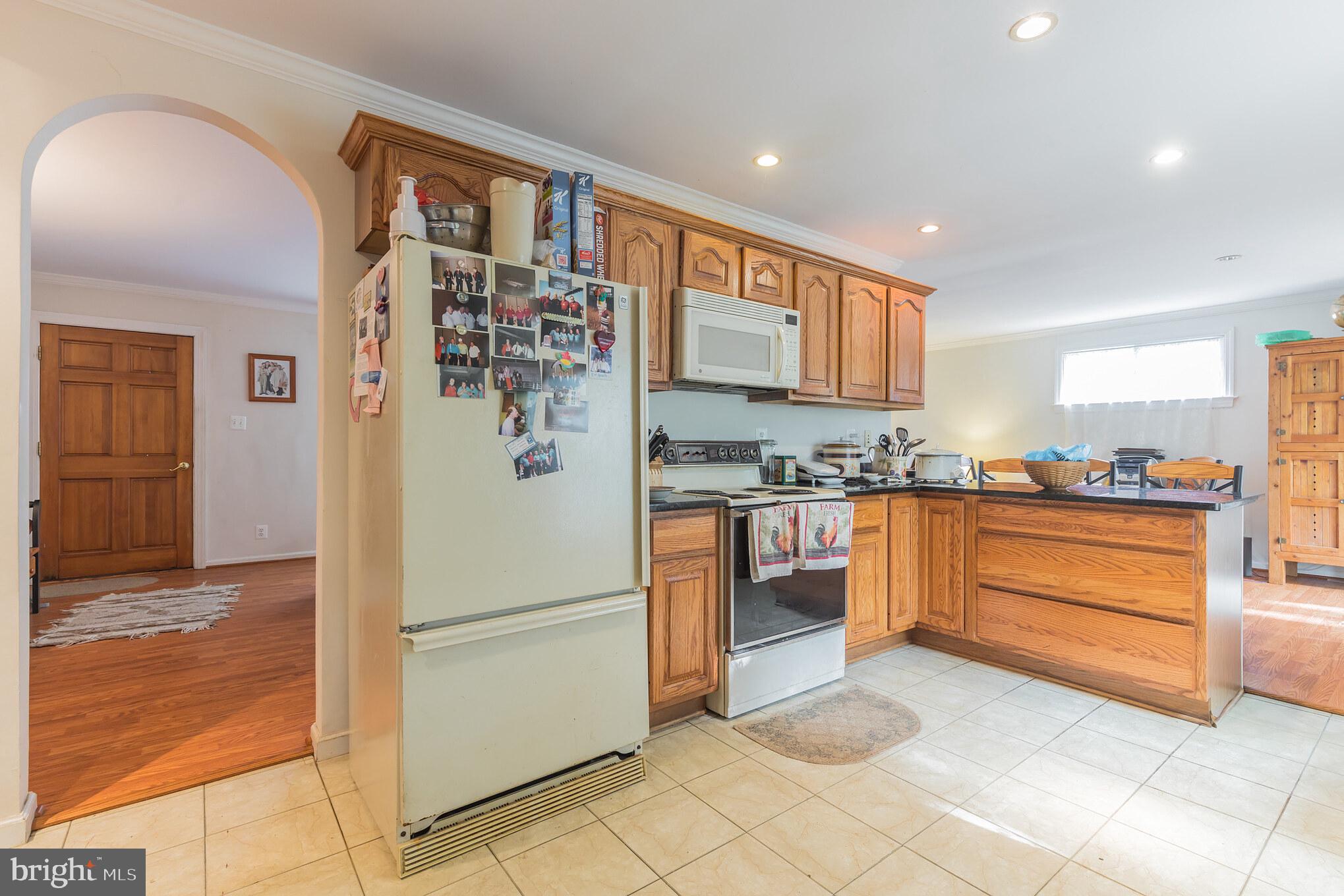 112 North Hickory Road Sterling, VA 20164 - Photo 5 of 31 Gallery Image 5