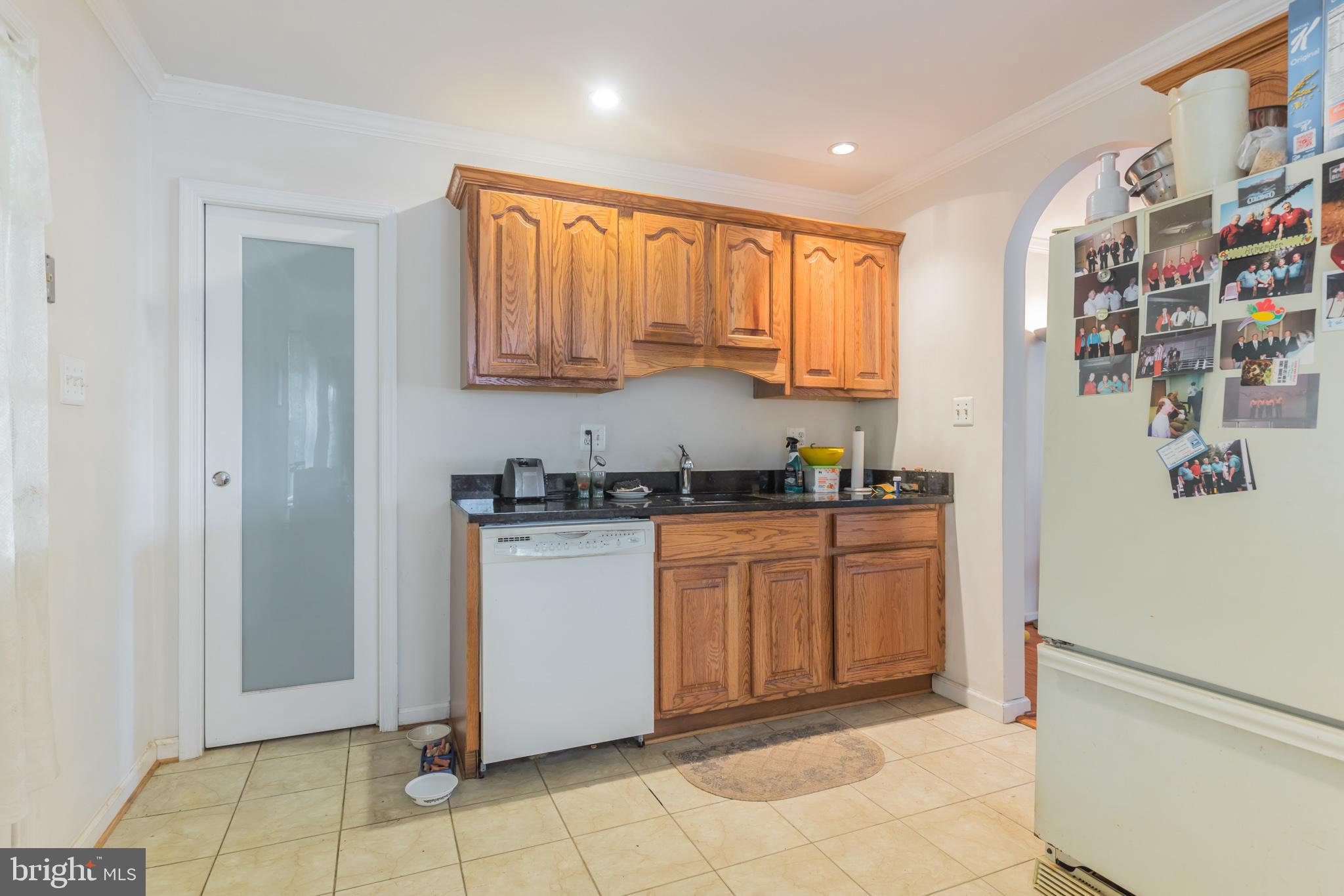 112 North Hickory Road Sterling, VA 20164 - Photo 6 of 31 Gallery Image 6
