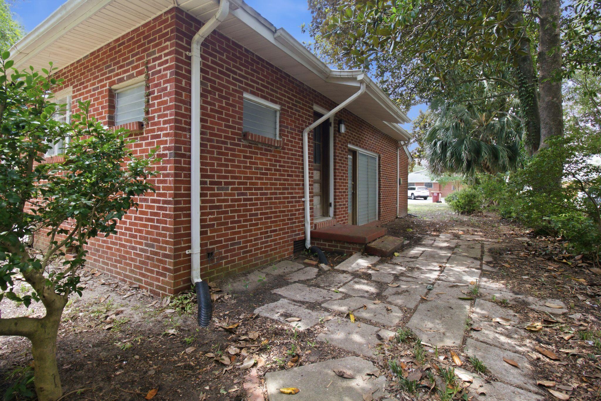 855 North Pearl Street Crestview, FL 32536 - Photo 29 of 31 a view of a house with a yard and large tree