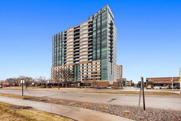 $2,150,000 | 3209 Galleria, Unit 1302, Edina, MN 55435