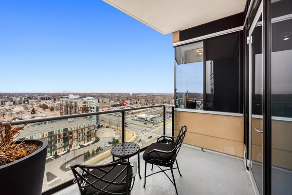$2,150,000 | 3209 Galleria, Unit 1302, Edina, MN 55435