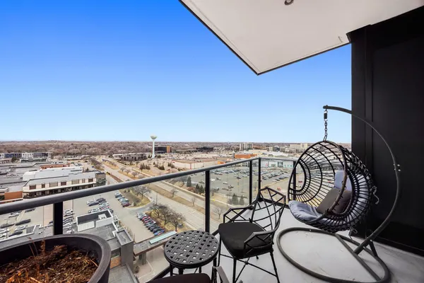 $2,150,000 | 3209 Galleria, Unit 1302, Edina, MN 55435
