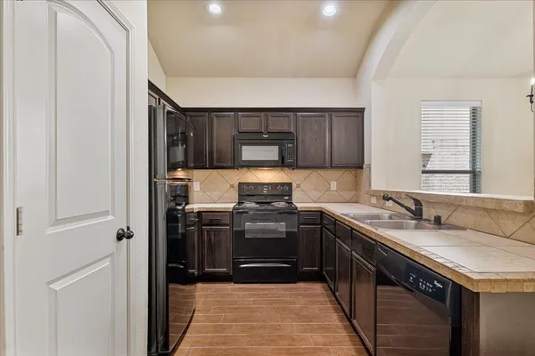 $1,685 | 345 Orbit Drive, Lavon, TX 75166