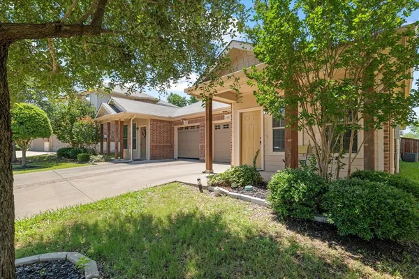 $1,685 | 345 Orbit Drive, Lavon, TX 75166