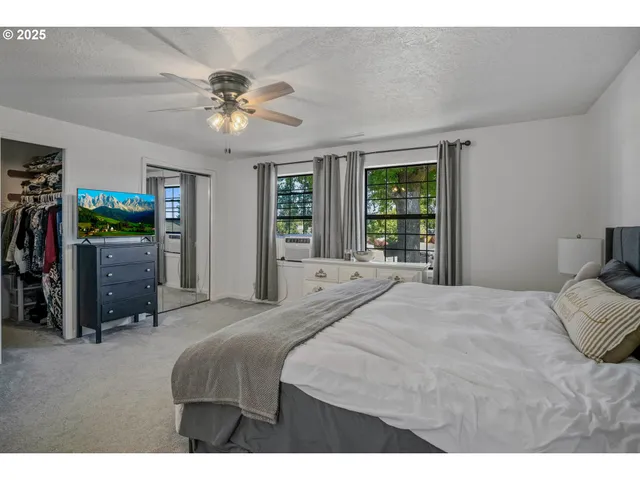 a view of a walk in closet