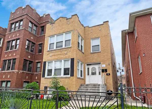 $2,000 | 5036 North Troy Street, Unit 1, Chicago, IL 60625