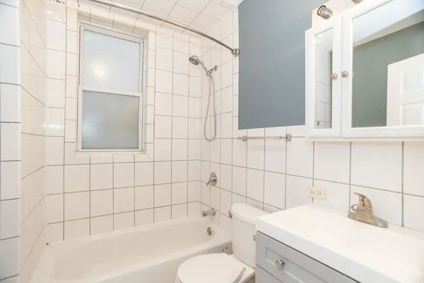 $2,000 | 5036 North Troy Street, Unit 1, Chicago, IL 60625