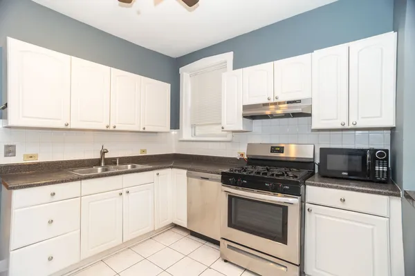 $2,000 | 5036 North Troy Street, Unit 1, Chicago, IL 60625