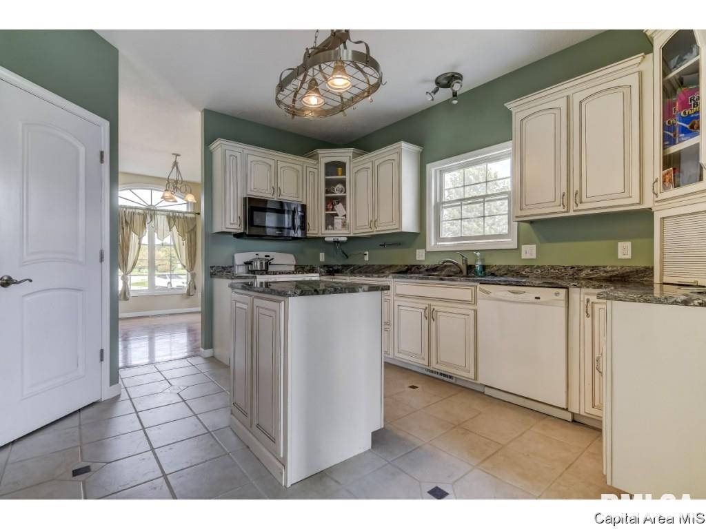 24751 Brookwood Hills Road Athens, IL 62613 - Photo 7 of 28 Gallery Image 7