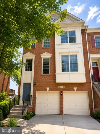 $4,700 | 6130 Stonehenge Place, Unit 7, North Bethesda, MD 20852