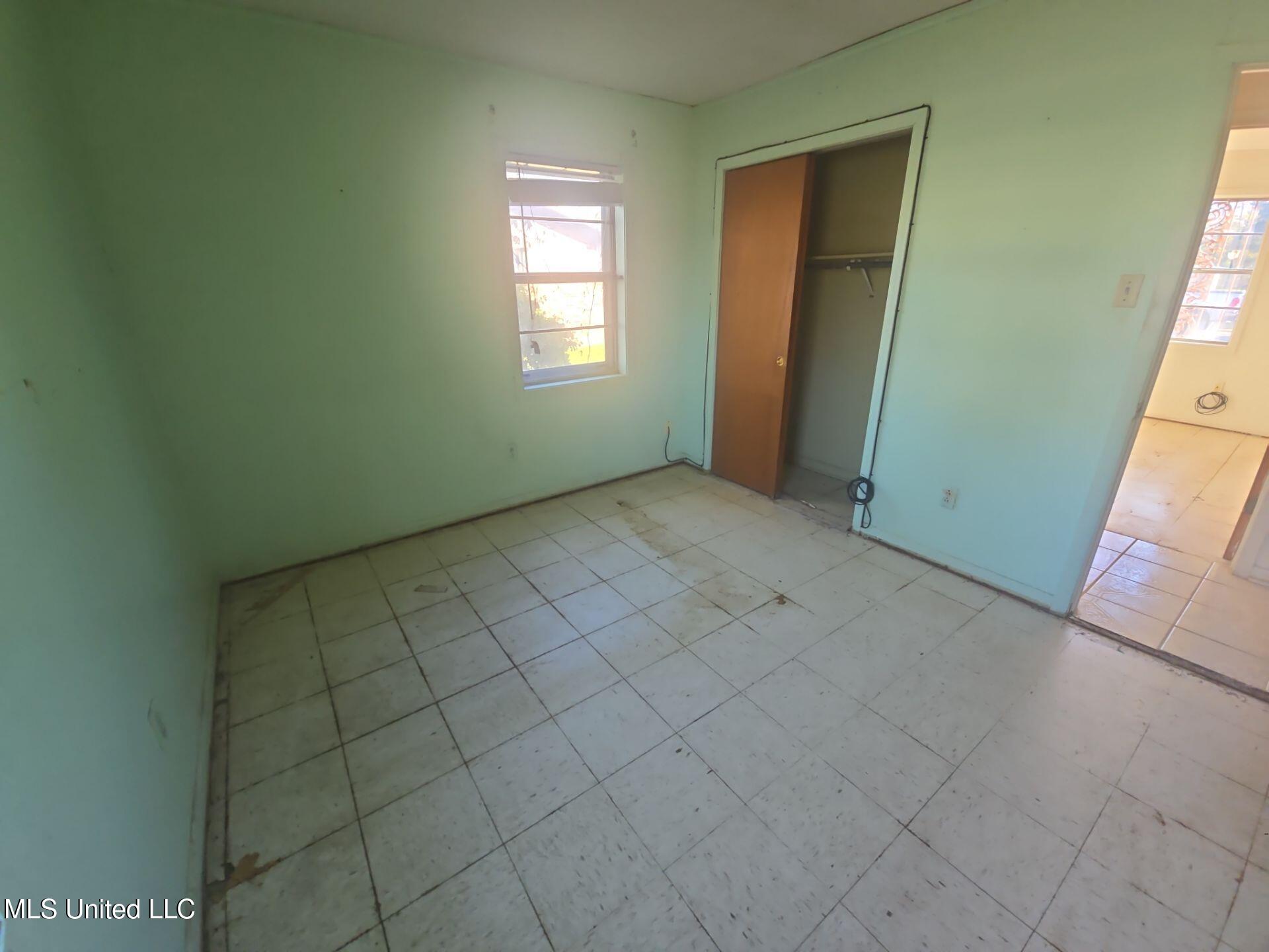 206 Hoover Street Belzoni, MS 39038 - Photo 12 of 22 48-Nov 15 2025 02_57pm-Xv27