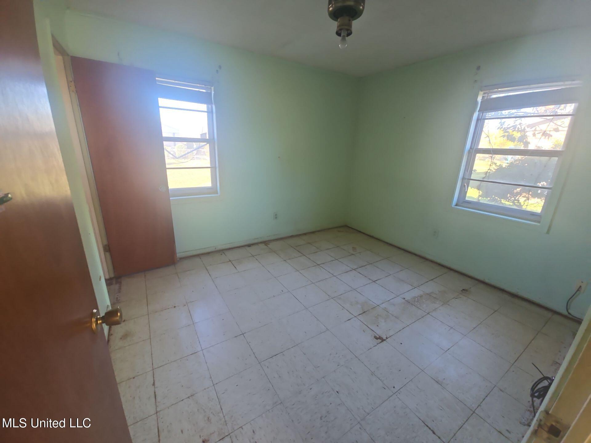 206 Hoover Street Belzoni, MS 39038 - Photo 13 of 22 51-Nov 15 2025 02_57pm-pweh