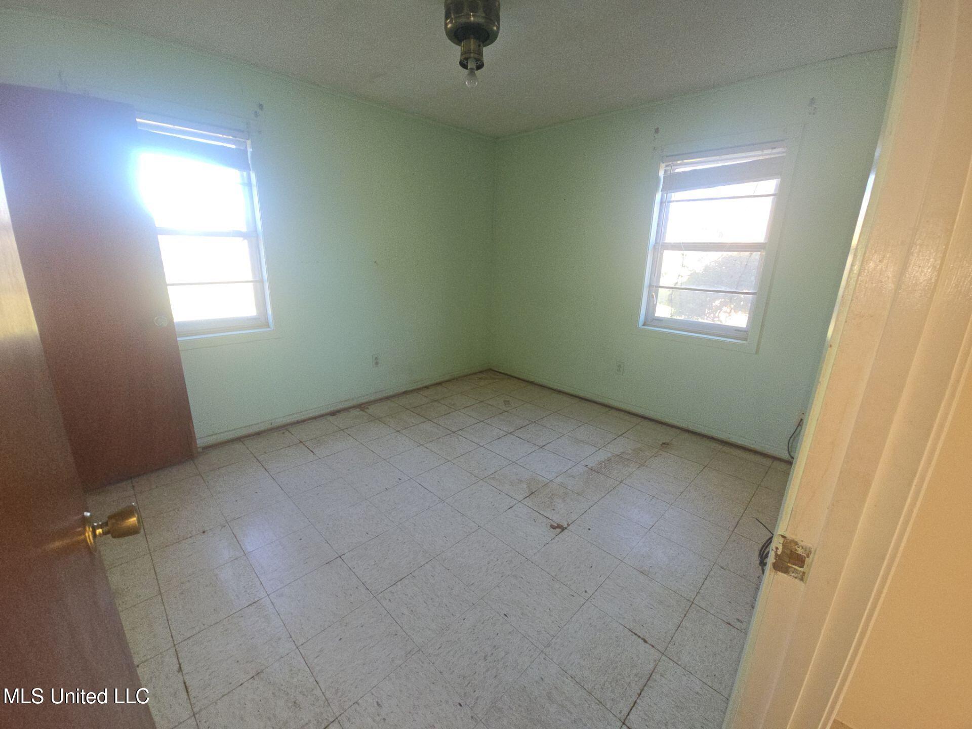 206 Hoover Street Belzoni, MS 39038 - Photo 15 of 22 65-Nov 15 2025 02_59pm-Cjry