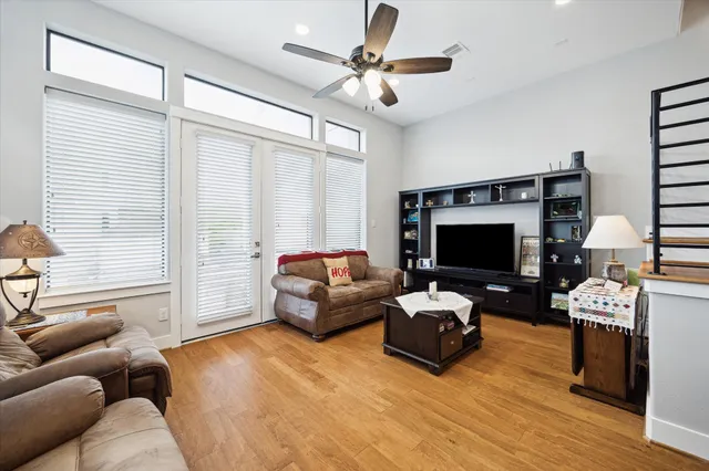 $549,997 | 4618 La Branch Street, Houston, TX 77004