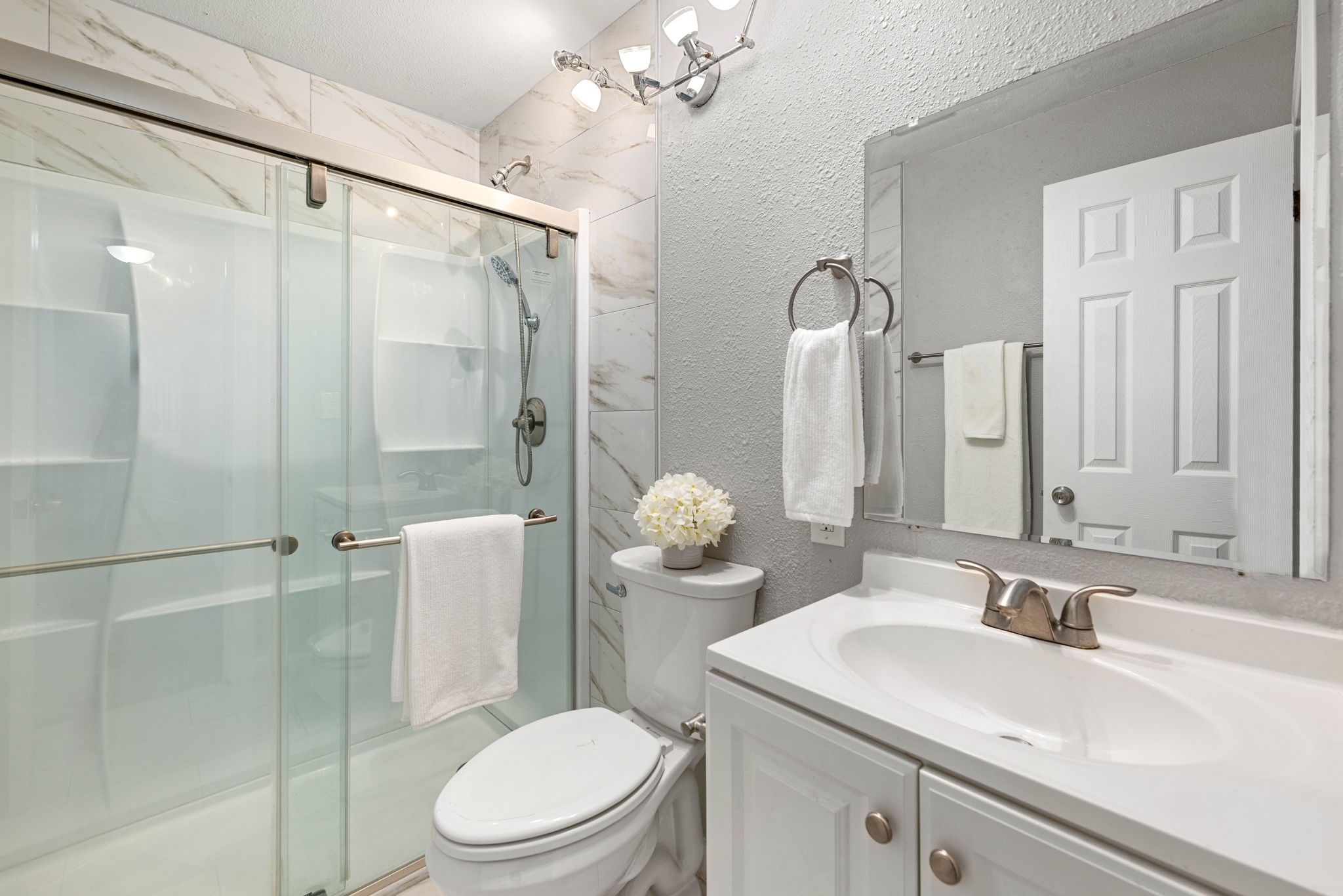 7630 Lady Street Houston, TX 77021 - Photo 14 of 32 Updated Bath!