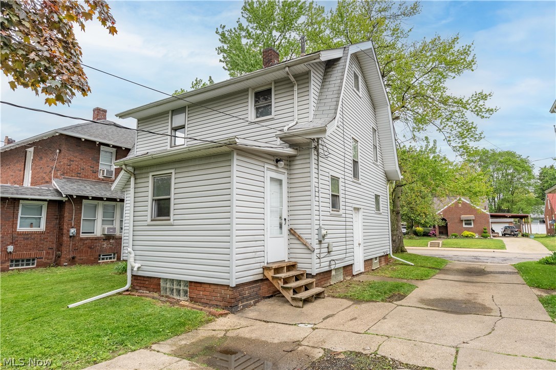 2910 13th Street Northwest Canton, OH 44708 - Photo 4 of 35