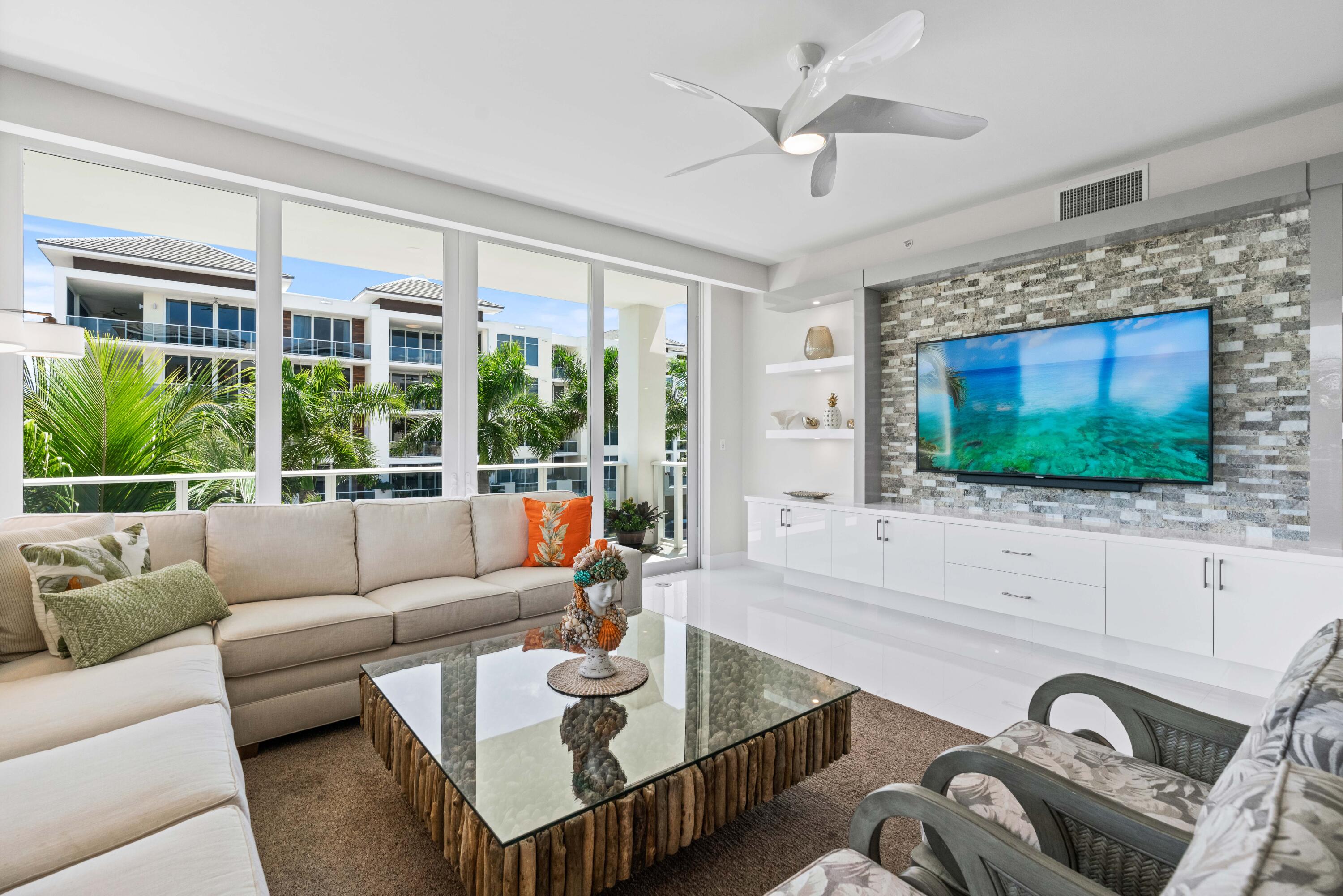 2720 Donald Ross Road, Unit 301 Palm Beach Gardens, FL 33410 - Photo 15 of 64 Custom Built-In