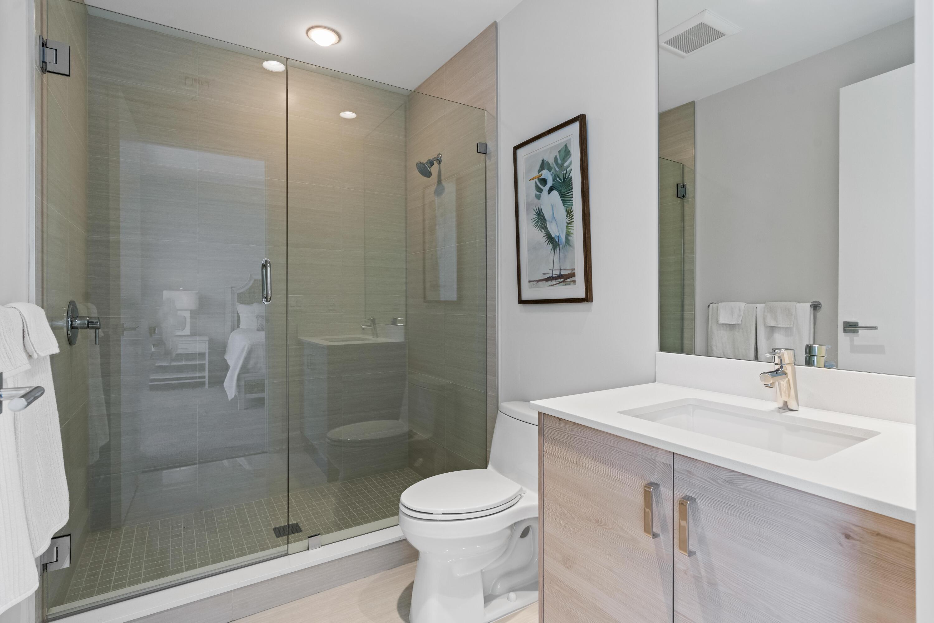 2720 Donald Ross Road, Unit 301 Palm Beach Gardens, FL 33410 - Photo 29 of 64 Guest Bath 1