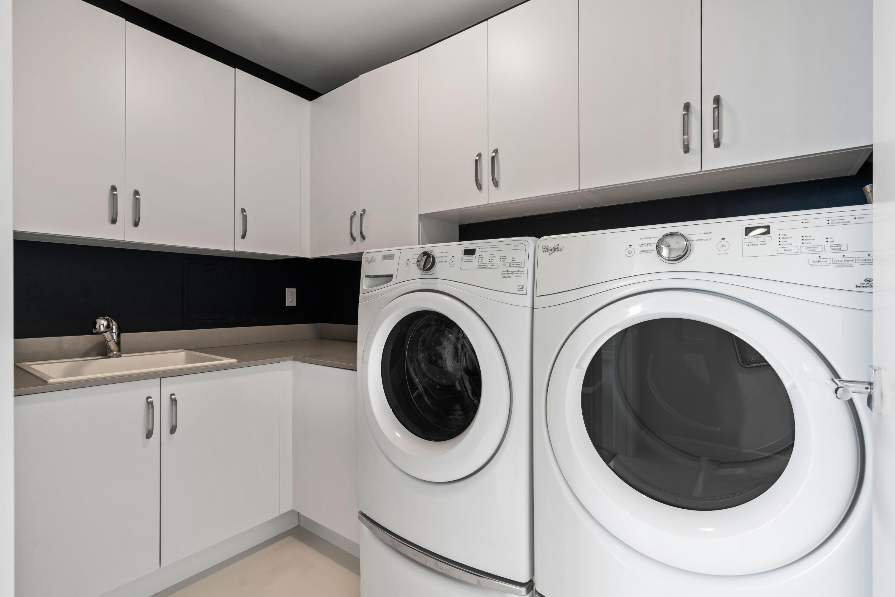 2720 Donald Ross Road, Unit 301 Palm Beach Gardens, FL 33410 - Photo 32 of 64 Laundry