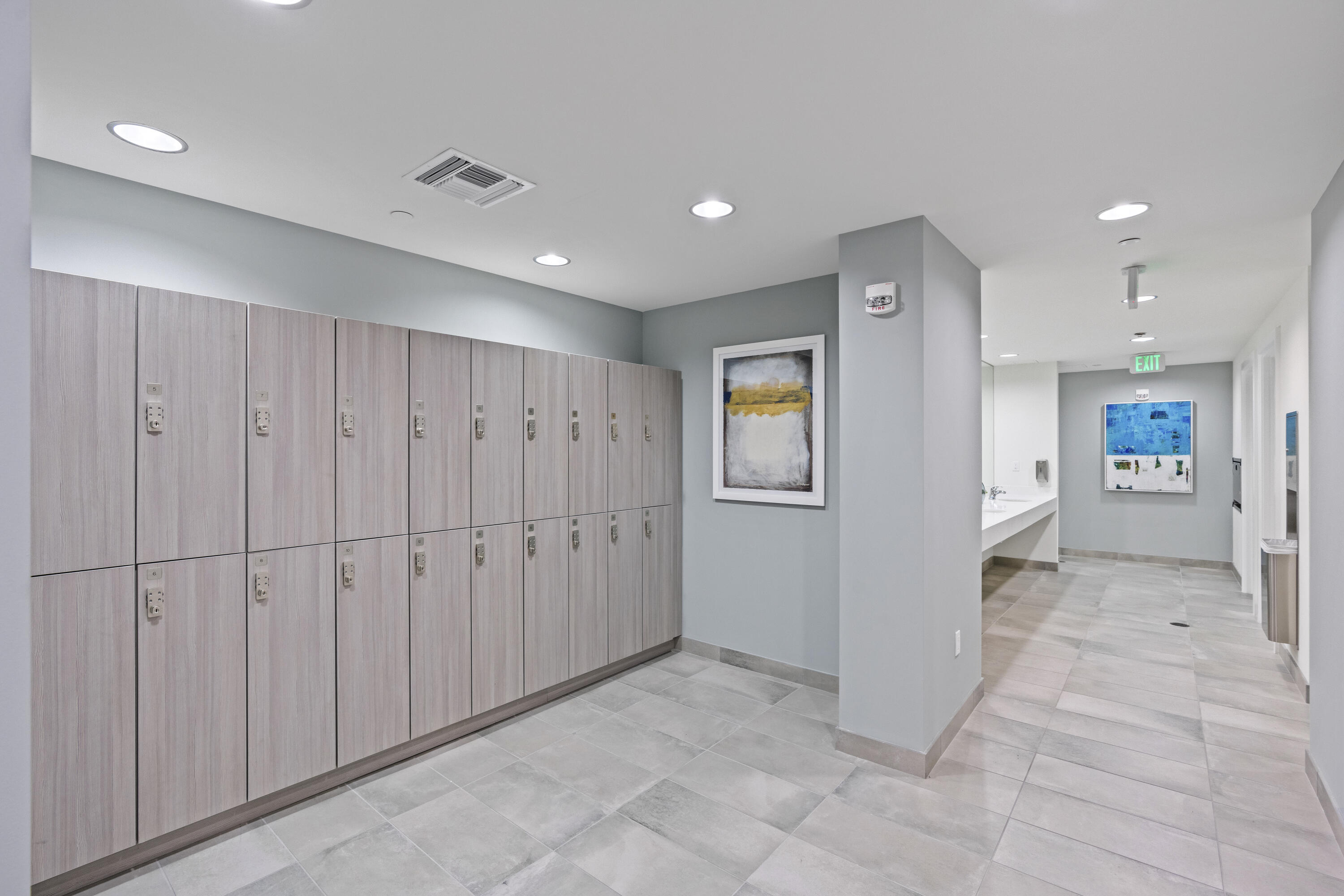 2720 Donald Ross Road, Unit 301 Palm Beach Gardens, FL 33410 - Photo 49 of 64 Day Lockers