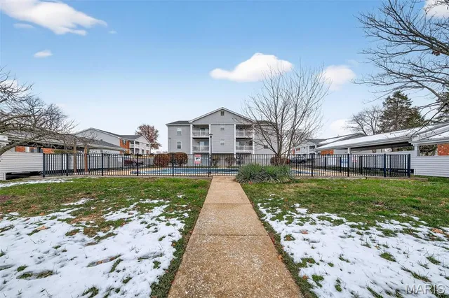 $144,900 | 10 Berview Circle, Unit D, St. Louis, MO 63129