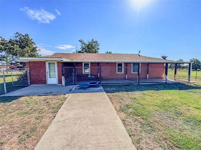 a view of a house with entertaining space