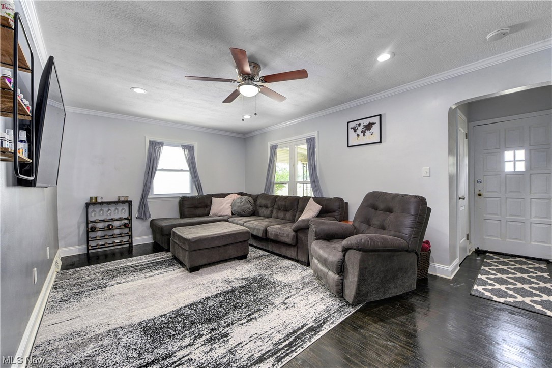 4807 Redfern Road Parma, OH 44134 - Photo 4 of 35