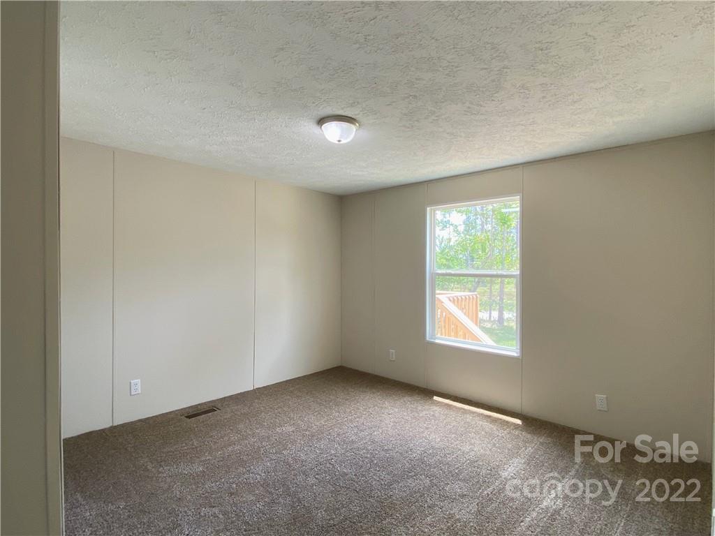 187 Mosley Road Blacksburg, SC 29702 - Photo 13 of 16 an empty room with a window