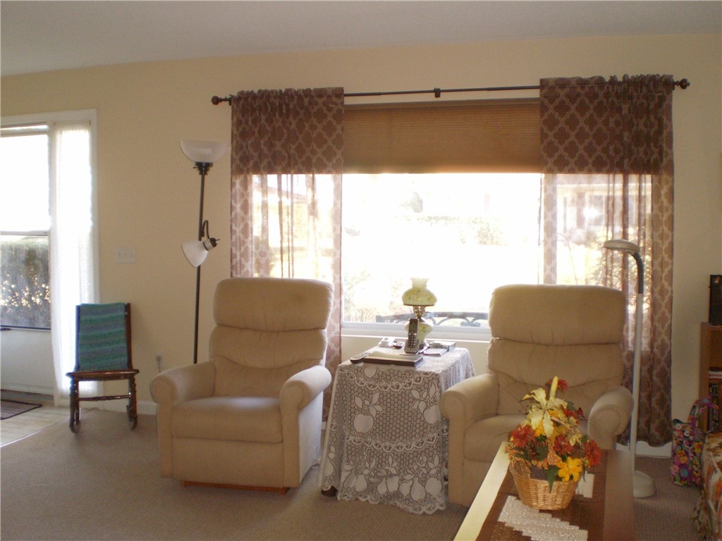 72 Fox Ridge Crescent Warwick, RI 02886 - Photo 4 of 31 Gallery Image 4