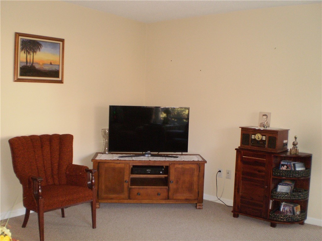 72 Fox Ridge Crescent Warwick, RI 02886 - Photo 7 of 31 Gallery Image 7