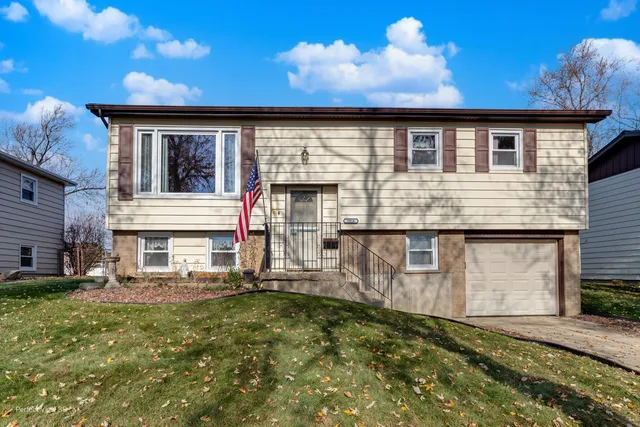 $275,000 | 5918 Stuart Lane, Oak Forest, IL 60452