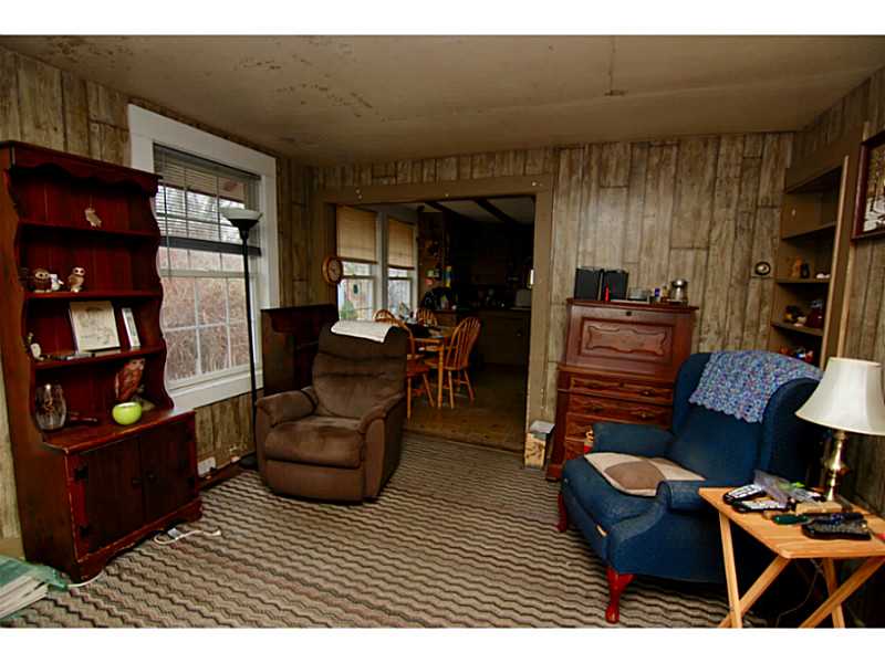 143 Quannacut Road Westerly, RI 02891 - Photo 3 of 17 Living Room.
