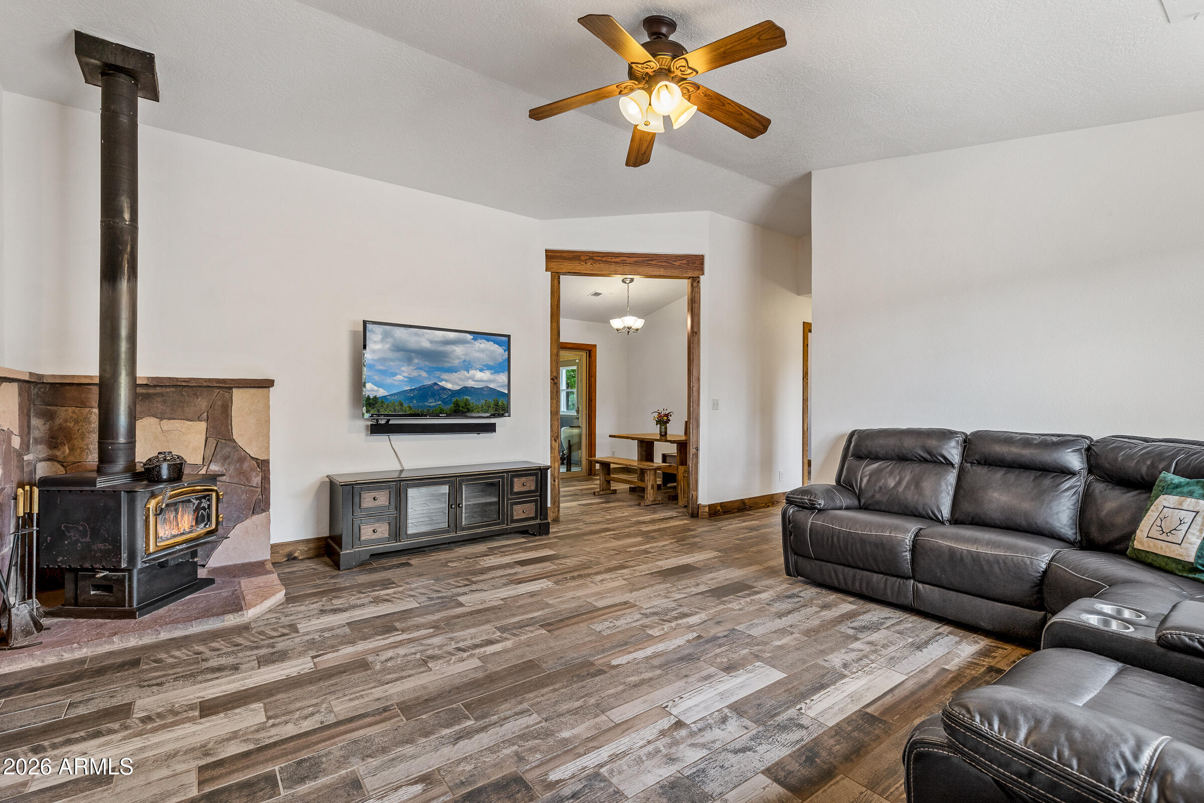 7620 Hutton Ranch Road Flagstaff, AZ 86004 - Photo 3 of 31 Living Room