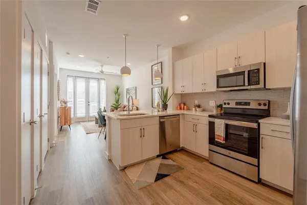 $1,885 | 105 South Bishop Avenue, Unit 1052511, Dallas, TX 75208