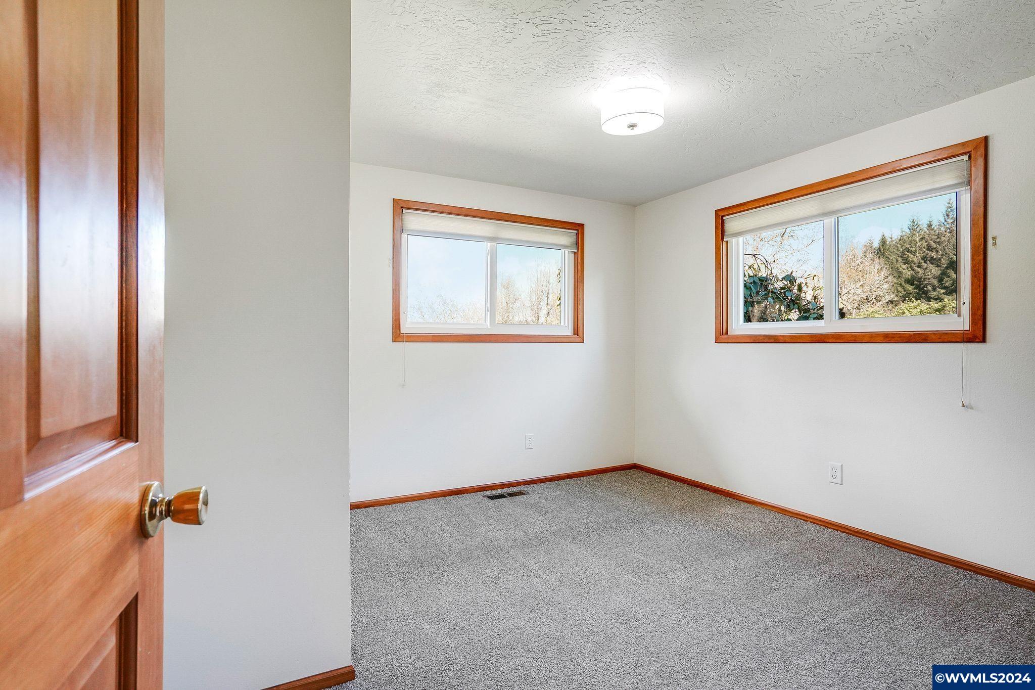 33522 Totem Pole Road Lebanon, OR 97355 - Photo 39 of 42 Gallery Image 39