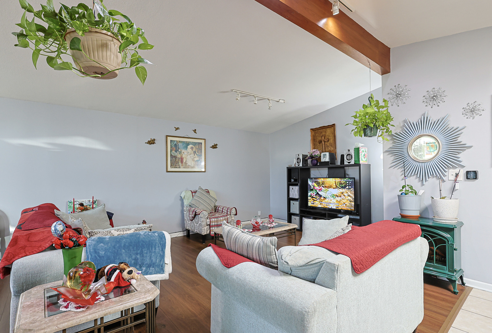372 Nancy Lane Wheeling, IL 60090 - Photo 18 of 28 a living room with furniture and a flat screen tv