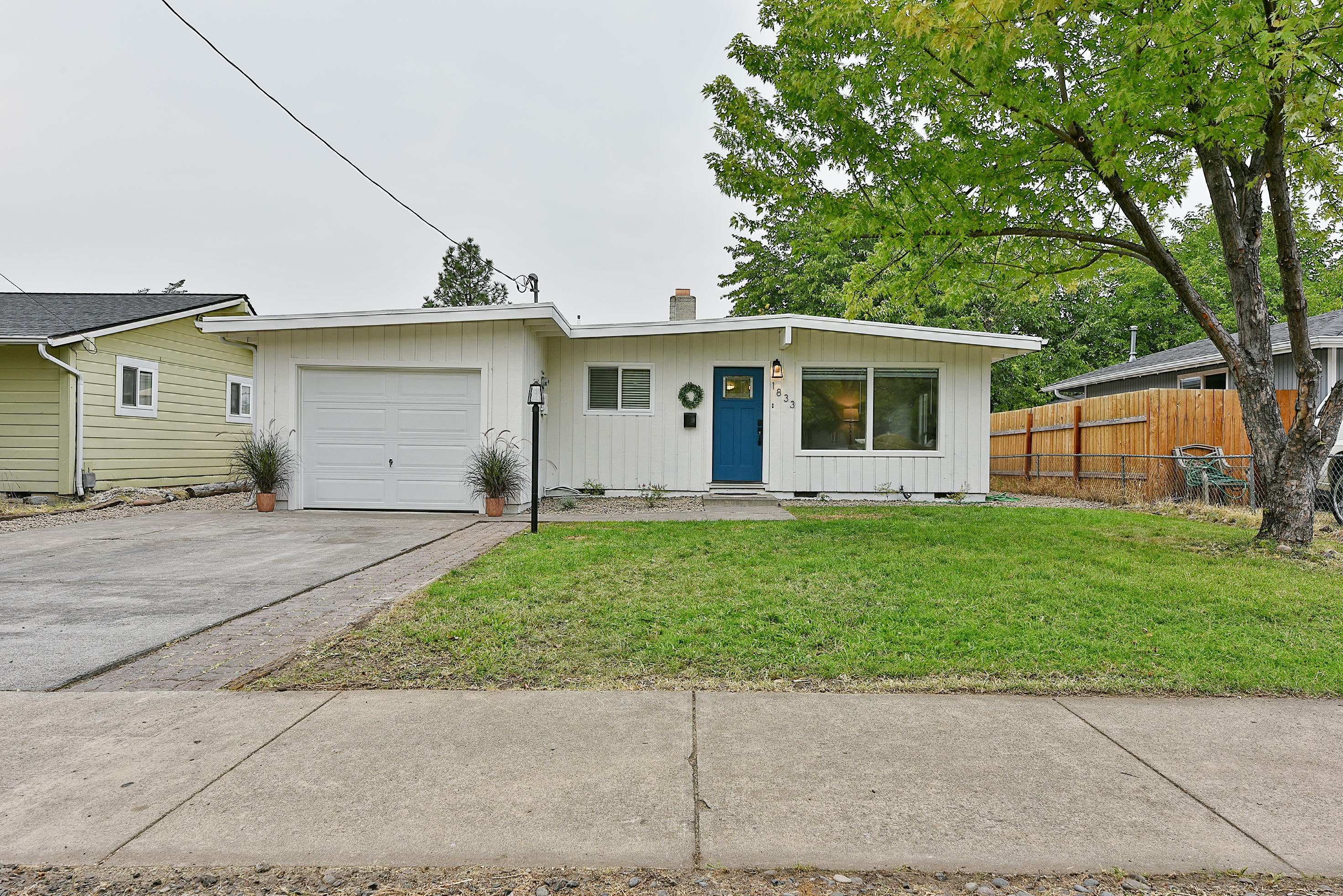 1833 Roberts Road Medford, OR 97504 - Photo 1 of 18 DSC_9896