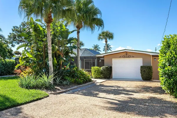 $1,050,000 | 1282 Southwest Pelican Crescent, Palm City, FL 34990