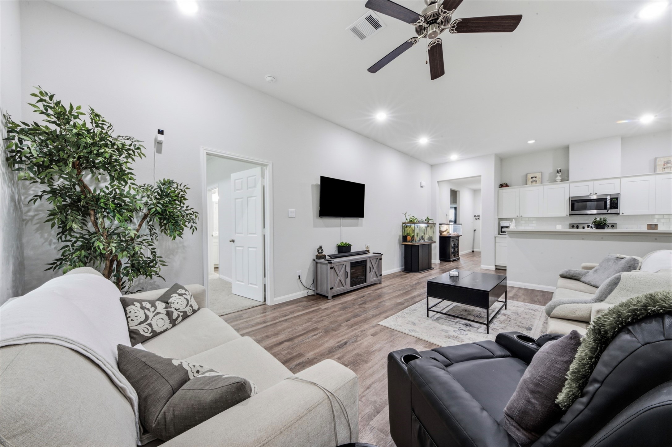 2017 County Road 3550 Cleveland, TX 77327 - Photo 5 of 20
